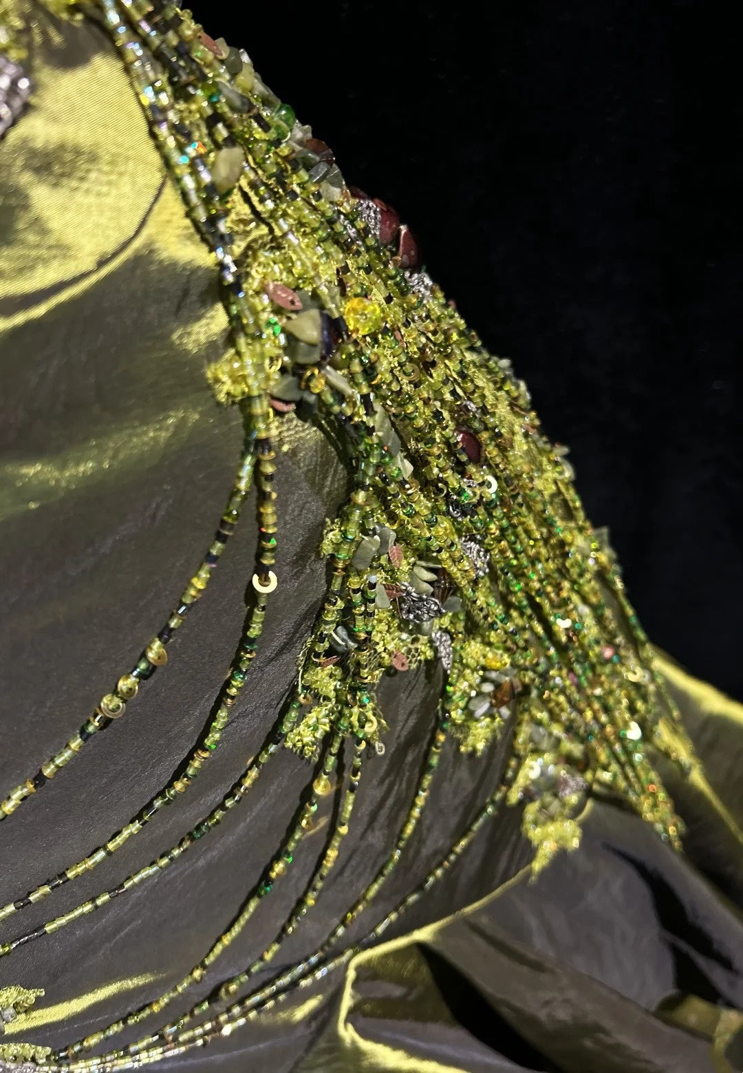 Robe de bal longue en satin vert olive à fines bretelles, style sirène vintage des années 2000 N2575