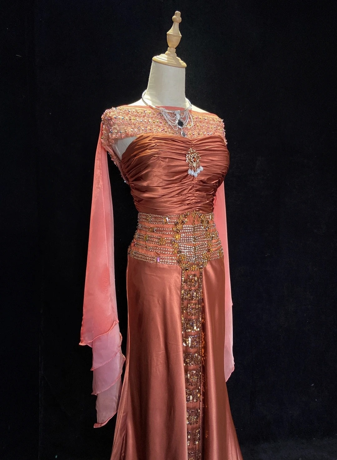 Elegante Ballkleider Meerjungfrau Trägerlos Chiffon Rüschen Perlen Jacke Bodenlang Formelle Abendgarderobe N3489