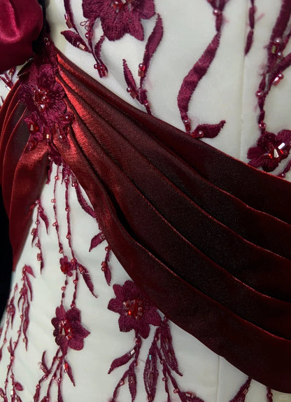 Einzigartige Brautkleider A-Linie Spaghettiträger Bordeaux Stickerei Weiß Strand Sommer Mit Cape Boho Langes Brautkleid N3308