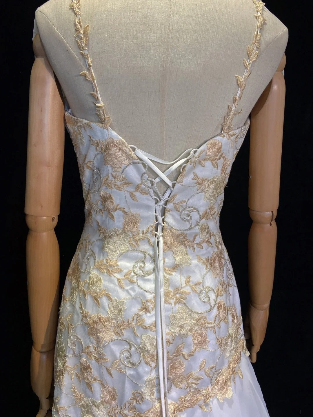 Belles robes de bal sirène à bretelles spaghetti en dentelle dorée avec manches longues robes de soirée formelles N3659