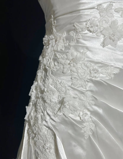 Robes de Bal Vintage Sirène Asymétrique Blanches avec Appliques Volants Satin Années 90 Robe de Soirée Formelle N2589