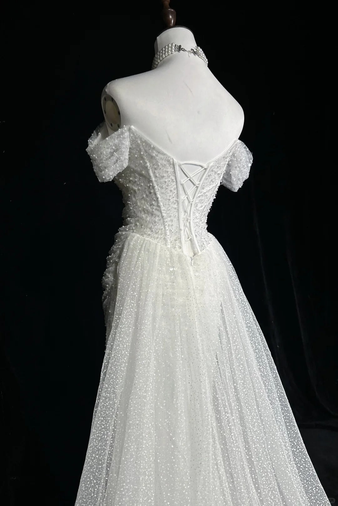 Einzigartige Hochzeitskleider Meerjungfrau schulterfrei Pailletten mit Rüschen Weißes langes Brautkleid N3619