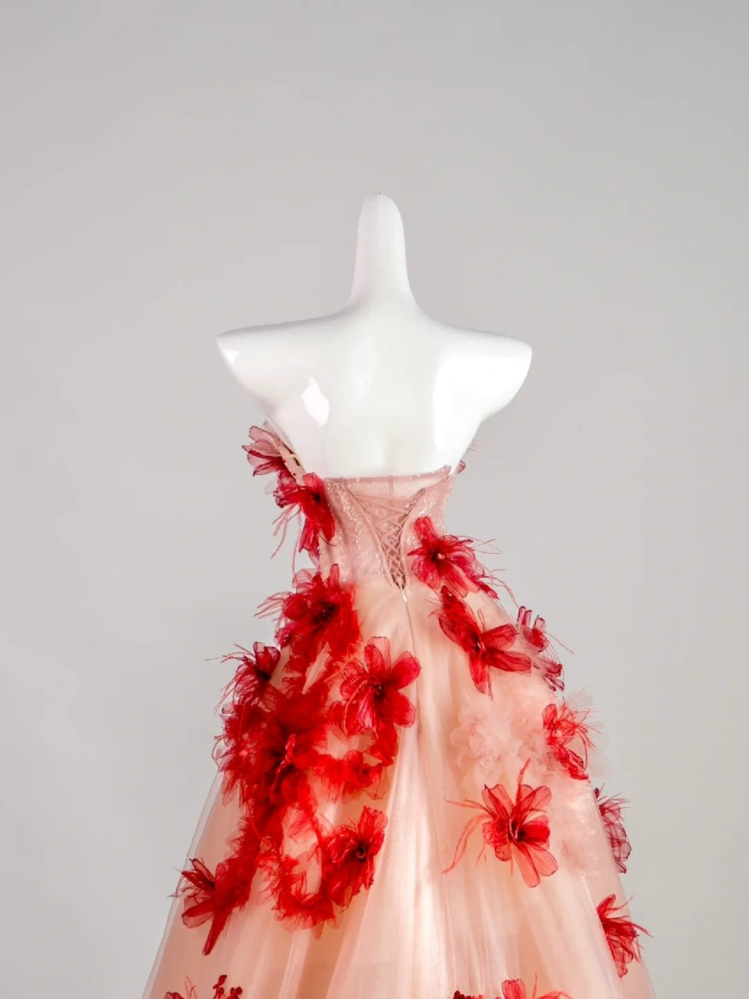 Robe de bal bustier rouge à fleurs sans manches avec application en tulle rose, longue robe de quinceañera, tenue d'anniversaire pour les 15 et 16 ans N676