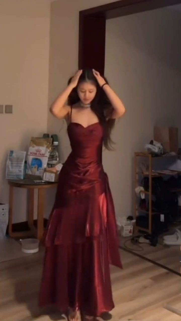 Modisches burgunderrotes Rüschen-Abendkleid mit Spaghettiträgern, Tanzkleid AB1613