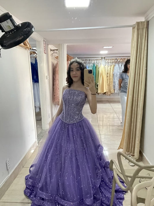 Sweet 16 Ballkleid trägerlos flieder Tüll ärmellos mit Stufen Sweet Sixteen Kleid RB9454