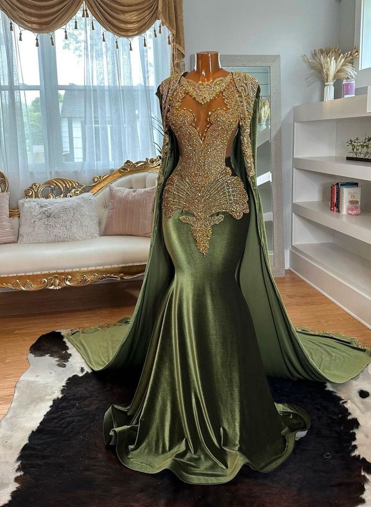 Robe de bal en satin vert olive avec cape, perles et cristaux, robe de soirée élégante et luxueuse, inspiration pour une fête d'anniversaire formelle AB758