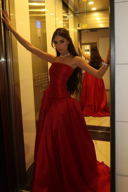 Robe de soirée longue rouge bustier trapèze à volants, modèle AB540