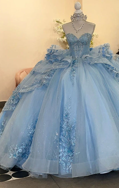 Robe de bal unique en tulle bleu à décolleté cœur et plusieurs volants, longue, idéale pour un bal de promo, une quinceañera ou un anniversaire de 15 ou 16 ans (AB1237).