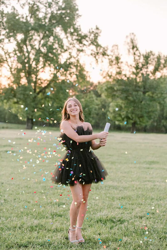 Niedliches trägerloses kleines schwarzes Ballkleid aus Tüll, kurzes Minikleid zum 16. Geburtstag, Hoco Outfits N1884