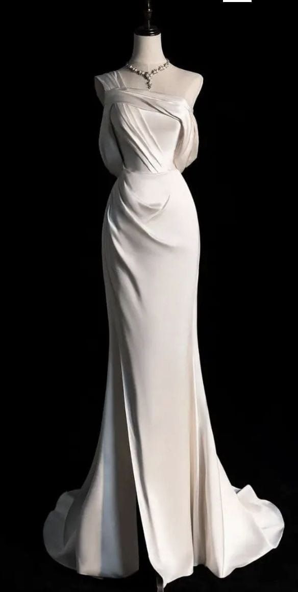 Meerjungfrauen-Brautkleid aus elfenbeinweißem Satin mit One-Shoulder-Ausschnitt und Falten AB973