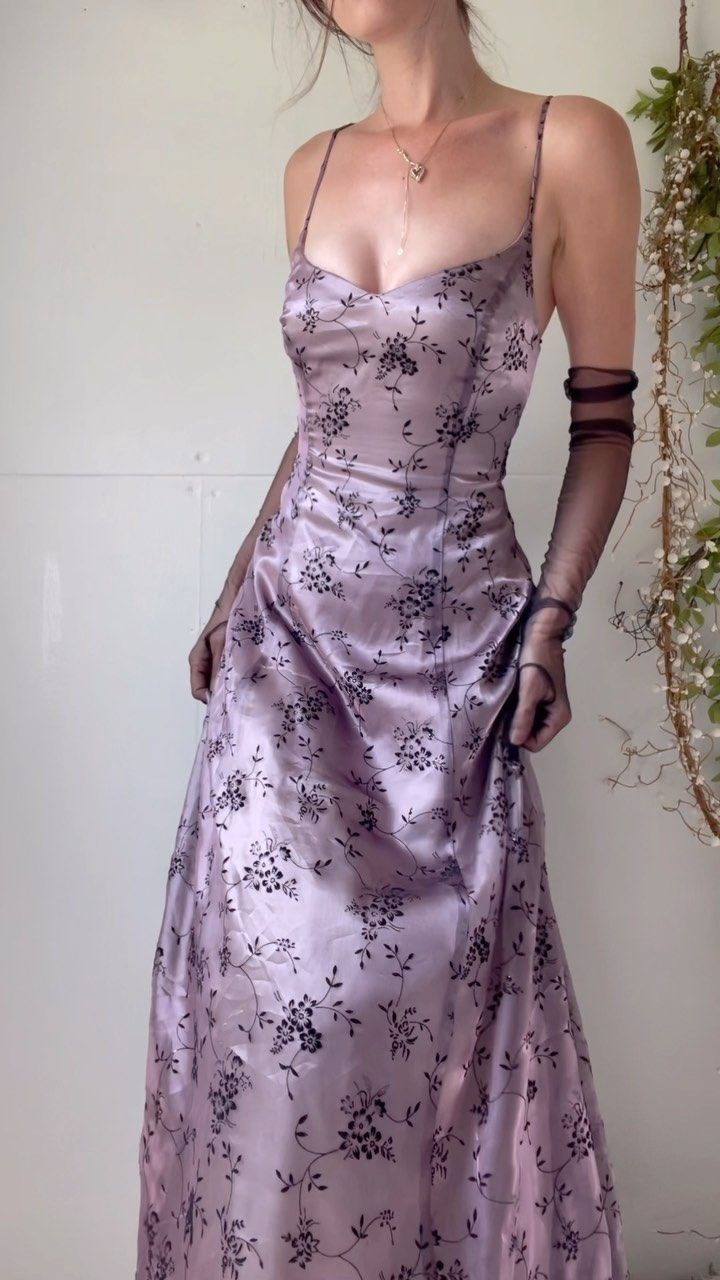 Vintage 80er Jahre A-Linien-Kleid aus lila Satin mit schwarzer Spitze, Spaghettiträgern, Abendkleid, 21. Geburtstag, Ballkleider N2769