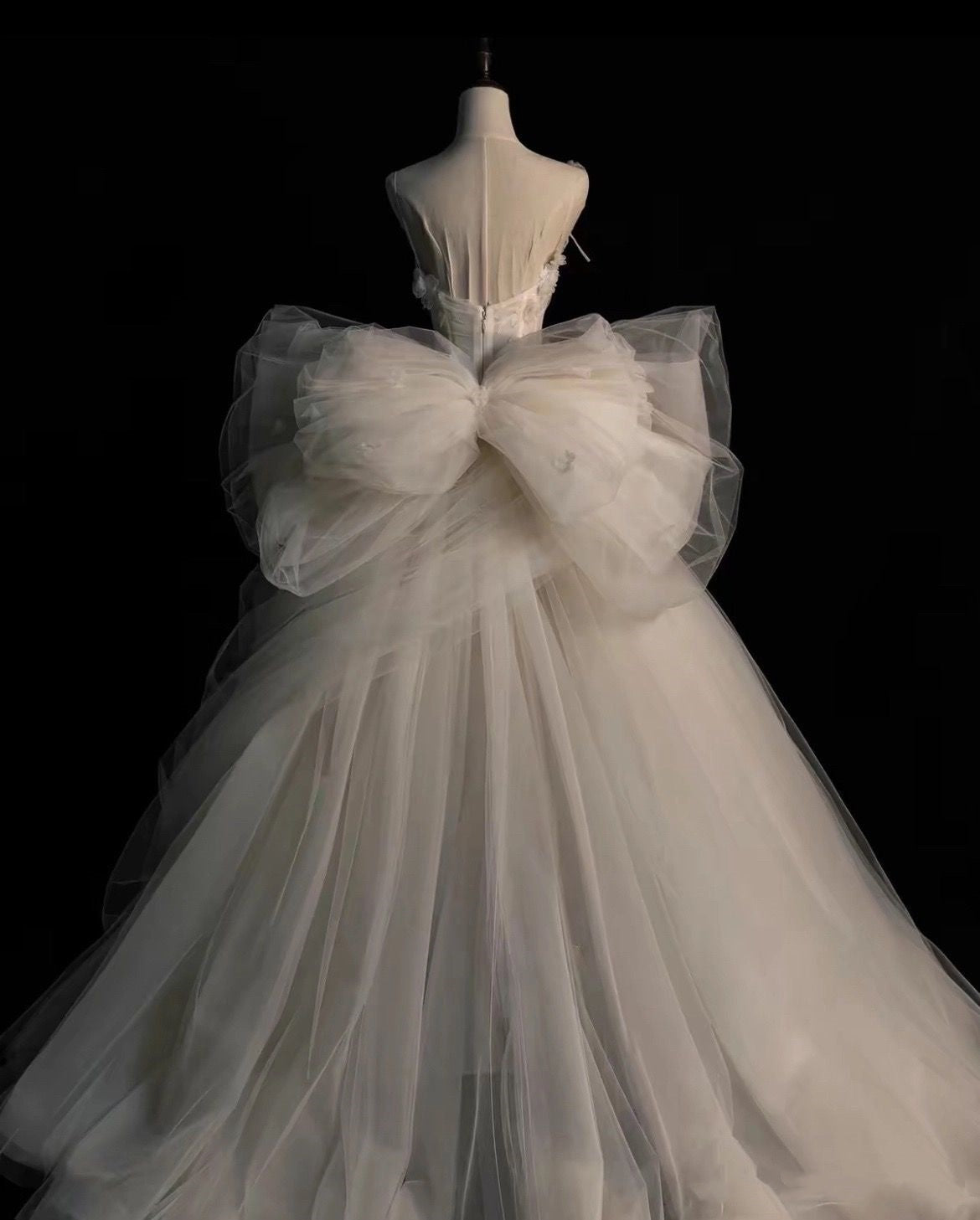 Robe de bal romantique pour femme, col carré, style années 80, ornée d'un nœud en dentelle, en tulle plissé et traîne, robe de mariée AB1488