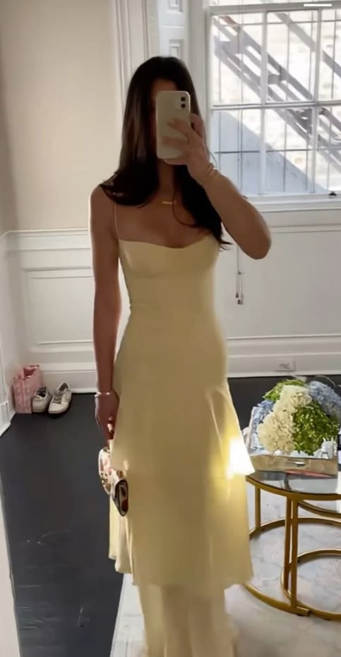 Robe longue d'invitée de mariage classique sirène à fines bretelles en mousseline jaune, inspiration N1665