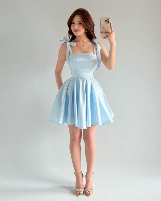 Niedliches Ballkleid mit Spaghettiträgern, hellblauer Satin, kurzes, formelles Kleid für den Abschlussball der 8. Klasse, Geburtstagskleid N1892