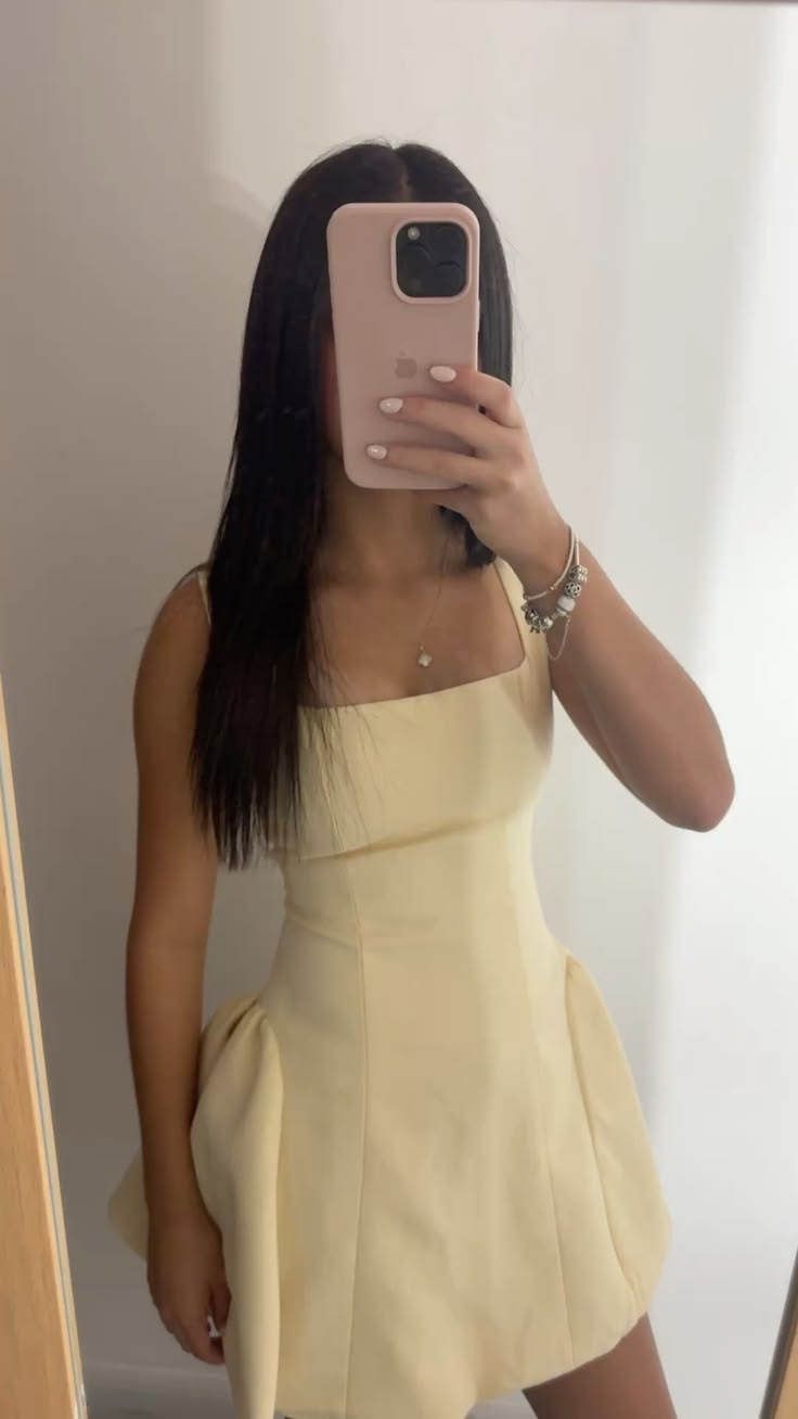 RB3427 Robe de bal de fin d'année jaune trapèze simple à encolure carrée Courte pour lycéennes de 3e et 4e (8th Grade Senior)