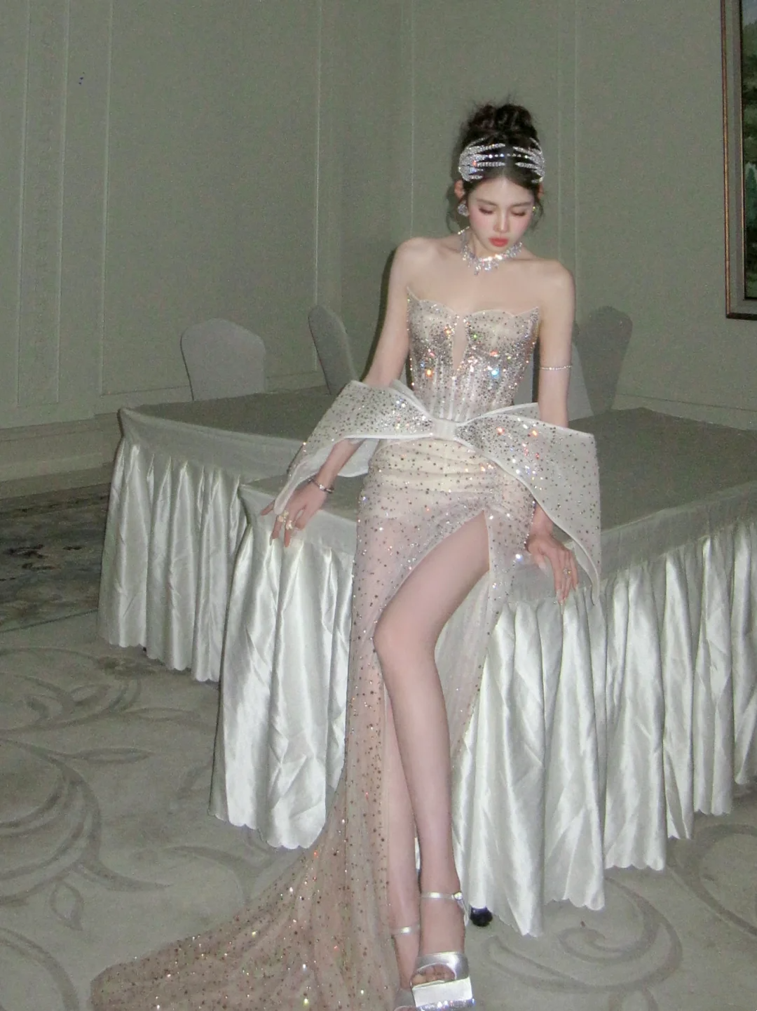 Robe de bal sirène scintillante à décolleté cœur et fente couleur champagne, tenue de soirée longue et esthétique pour la remise des diplômes N079