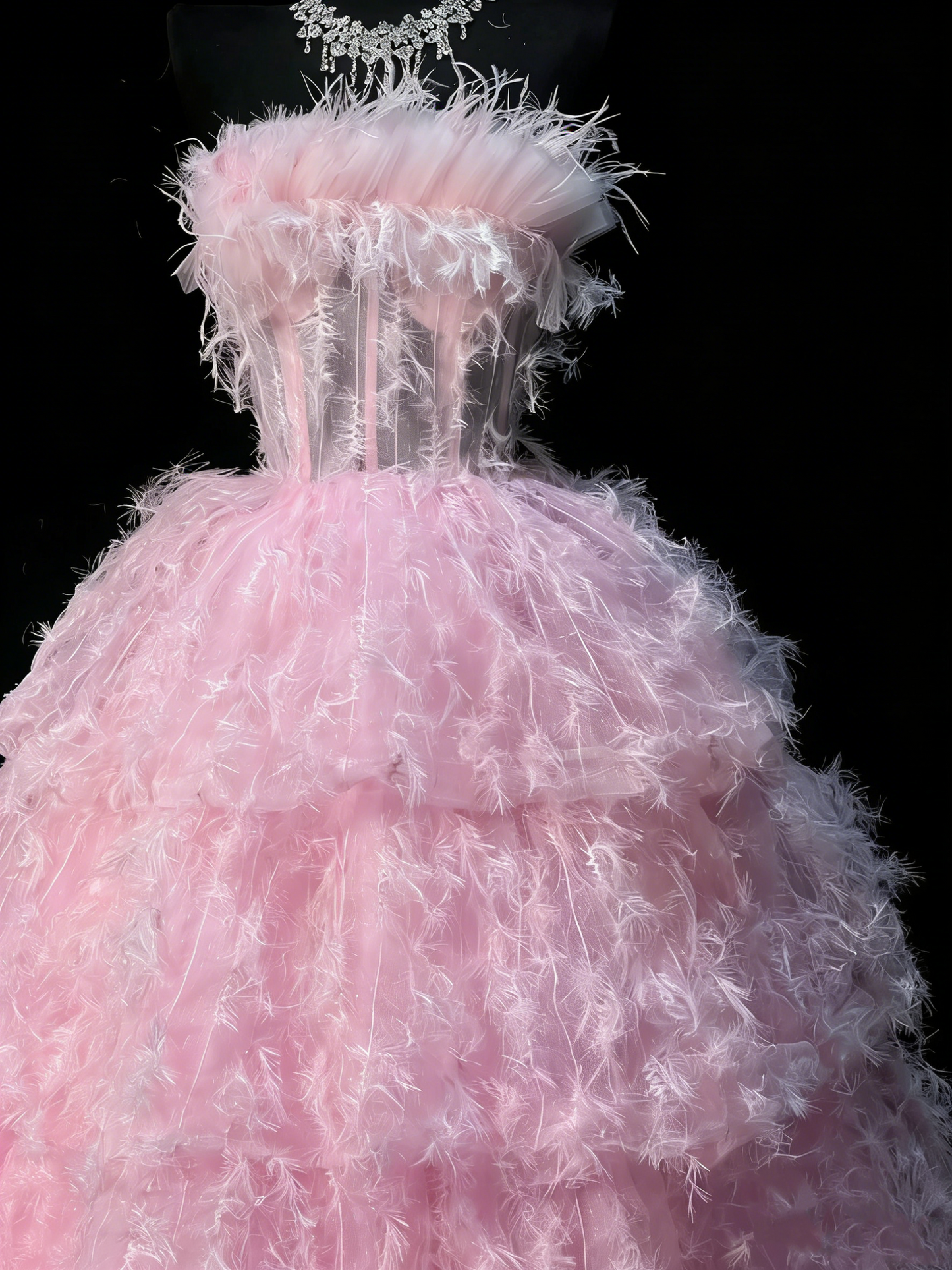Ballkleid, trägerlos, Tüll, rosa, ärmellos, mit Federn, langes Quinceañera-Kleid für Damen, Sweet-16-Quinceañera-Kleid N1199