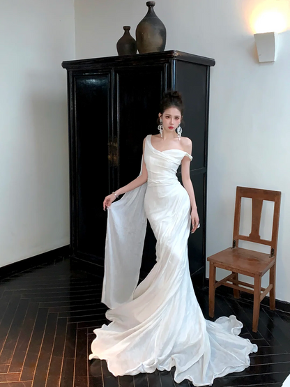 Simple Mermaid One Shoulder White Wedding Dress With Train Fairytale Brides Gown Wedding Dresses N064