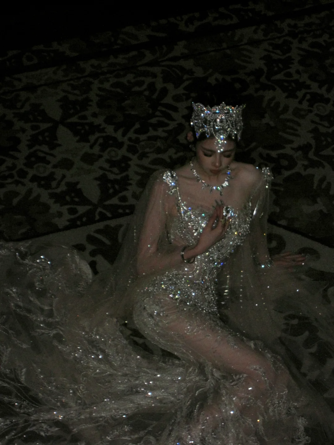 Robe de mariée sirène argentée à paillettes et traîne longue avec cape, robe de mariée féerique N067