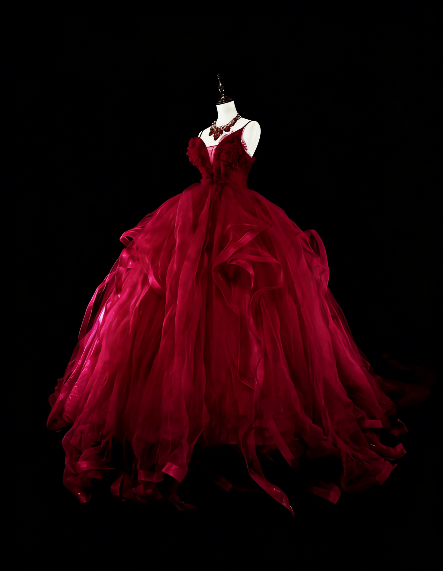 Robe de bal élégante à fines bretelles en tulle bordeaux, inspiration robe de bal longue pour Sweet 16 N1826