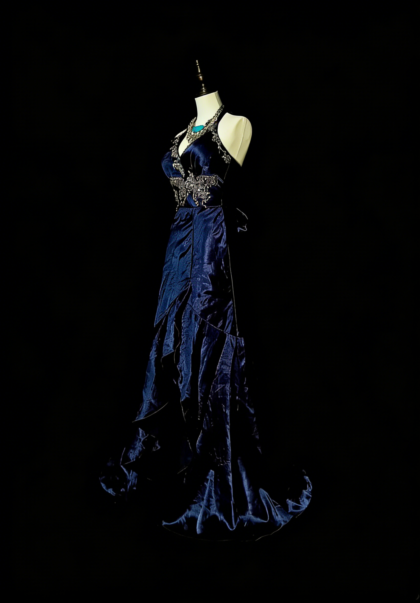Robe de bal d'été vintage bleu marine à col halter sirène ornée de perles et d'une longue cravate noire, idéale pour les soirées formelles de printemps (N1421)