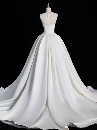 Robe de bal sobre en satin blanc à décolleté cœur et plis, robe de mariée longue de conte de fées pour l'automne N690