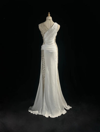 Robes de bal sirène modestes en satin blanc sans manches à col en V avec volants Robe de soirée formelle N3824