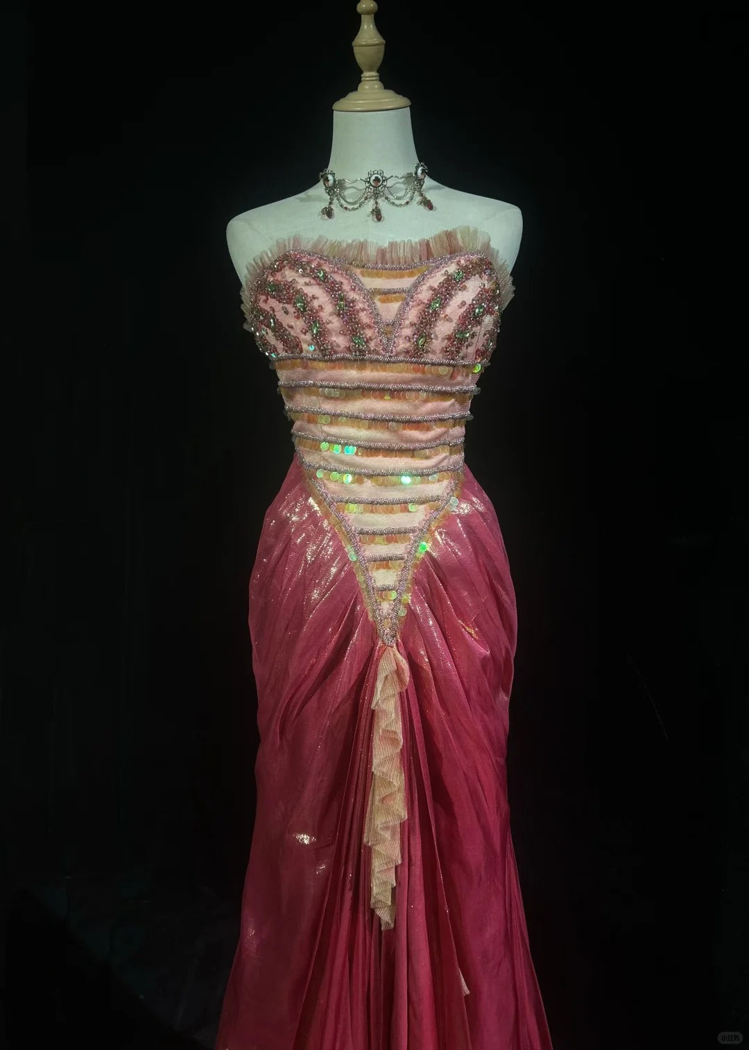Glamouröses Ballkleid Meerjungfrau Sweetheart Rosa mit Perlen ärmelloses Abendkleid N2871