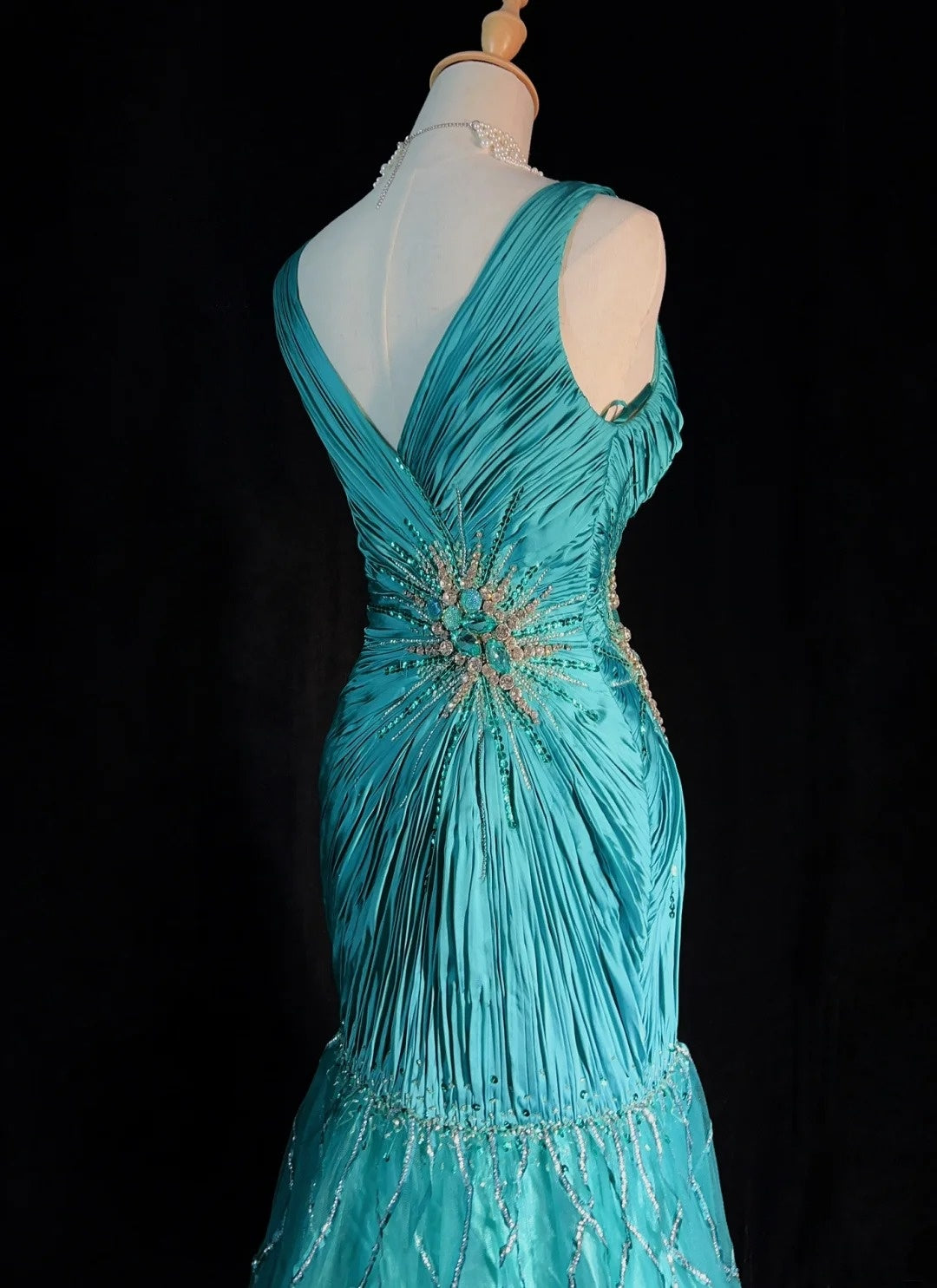 Robes de bal modestes d'inspiration sirène col en V bleu avec perles à volants pour femme robe de soirée N3234