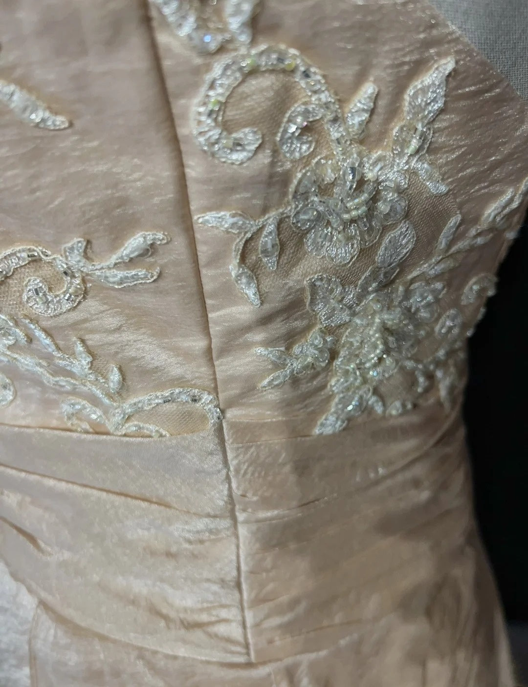 Robes de bal vintage en forme de A à bretelles spaghetti couleur champagne avec manches longues Robe de soirée années 90 N3001