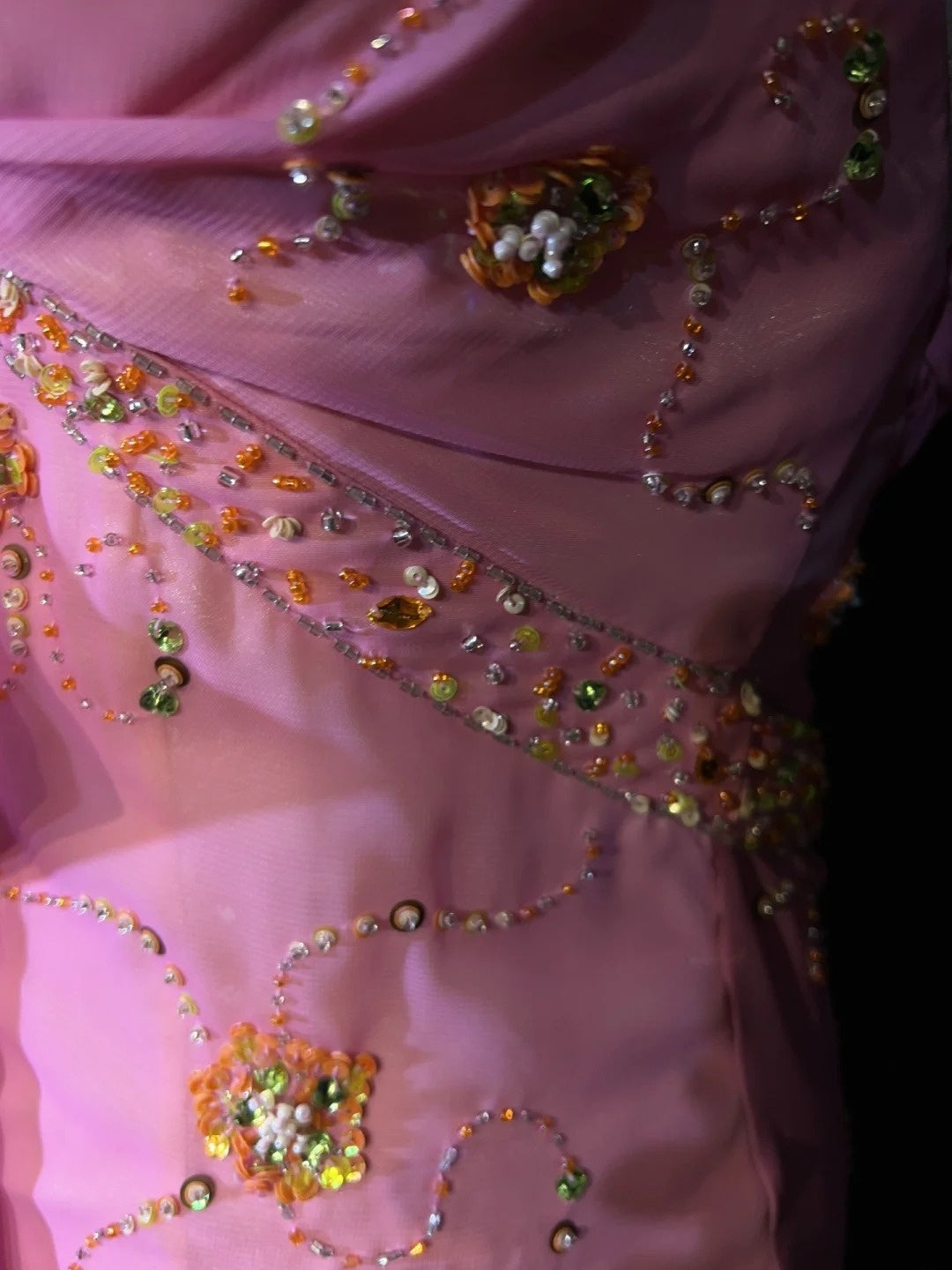 Bescheidene Ballkleider Inspo Meerjungfrau V-Ausschnitt Rosa Chiffon mit Rüschen-Perlenstickerei für Damen Festliches Kleid N3231