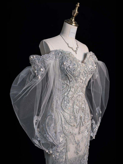 Zeitloses Meerjungfrauen-Brautkleid für Damen, schulterfrei, silbergrau, lange Ärmel, mit Spitze und Perlenbesatz, AC009