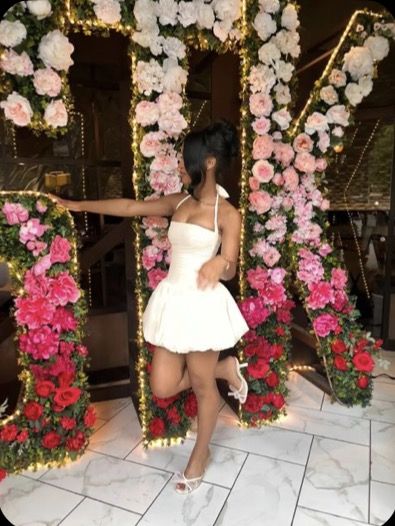 Élégante Robe Trapèze Courte avec Col Halter et Corset Ajusté pour Filles Noires, Idées de Robes de Rentrée Blanches RB4058