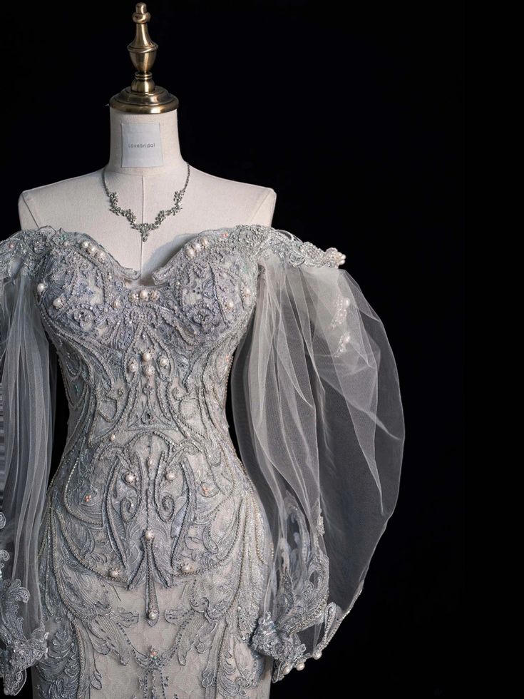 Zeitloses Meerjungfrauen-Brautkleid für Damen, schulterfrei, silbergrau, lange Ärmel, mit Spitze und Perlenbesatz, AC009