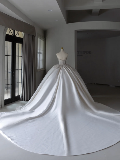 Simple Ball Gown White Sweetheart Satin Appliques Lace Wedding Dress Satin Brides Dress A002