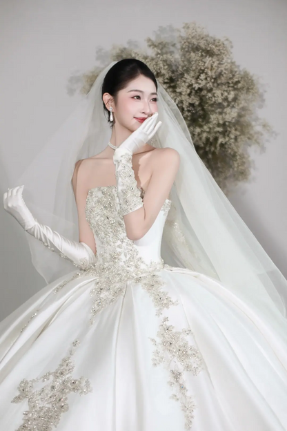 Zeitloses Ballkleid Trägerloses Weißes Spitzenapplikationen Langes Satin Brautkleid Schöne Formale Süße Brautkleider A049