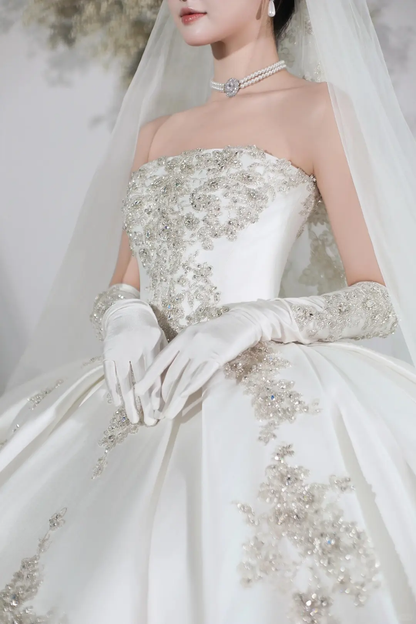 Zeitloses Ballkleid Trägerloses Weißes Spitzenapplikationen Langes Satin Brautkleid Schöne Formale Süße Brautkleider A049