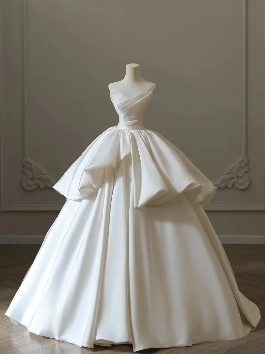 Zeitloses Ballkleid Schatz Weiß Plissee Lange Satin Brautkleid Schöne Formale Nette Brautkleider A058
