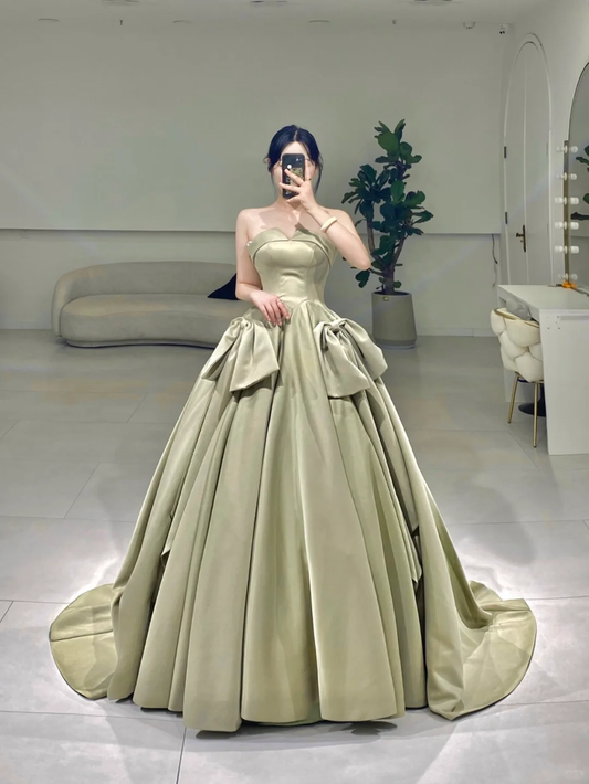 2000er Jahre trägerloses Ballkleid langes Quinceanera-Kleid wunderschönes Salbeigrün Quinceanera-Kleid Satin Sweet 15 16 Kleid A071