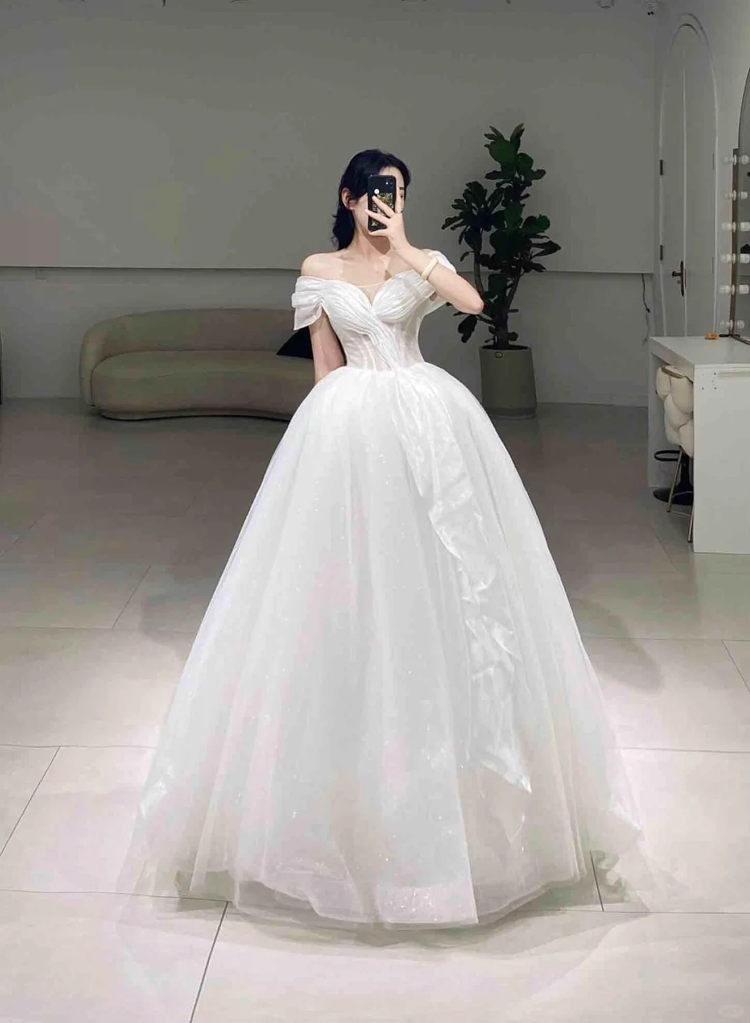 Robe de mariée longue en tulle blanc, élégante et élégante, épaules dénudées, style bal de promo, A078