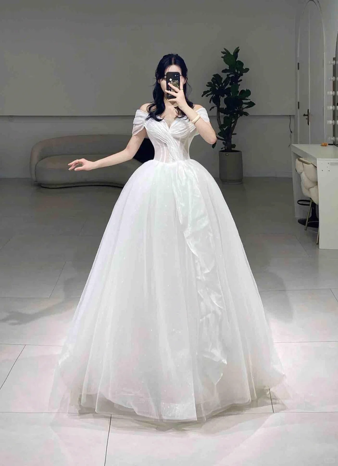 Robe de mariée longue en tulle blanc, élégante et élégante, épaules dénudées, style bal de promo, A078