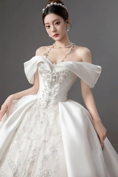 Verträumtes Ballkleid aus der Schulter Satin weiß langes Brautkleid schöne formale süße Brautkleider A125