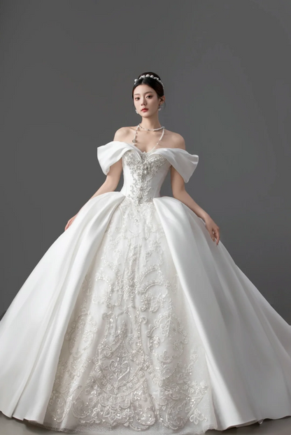 Verträumtes Ballkleid aus der Schulter Satin weiß langes Brautkleid schöne formale süße Brautkleider A125