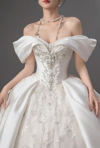 Verträumtes Ballkleid aus der Schulter Satin weiß langes Brautkleid schöne formale süße Brautkleider A125