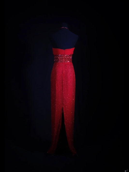 Robe de soirée fourreau rouge à sequins style années 1950, style vintage, idéale pour les fêtes et les bals de fin d'année. Référence AA255.