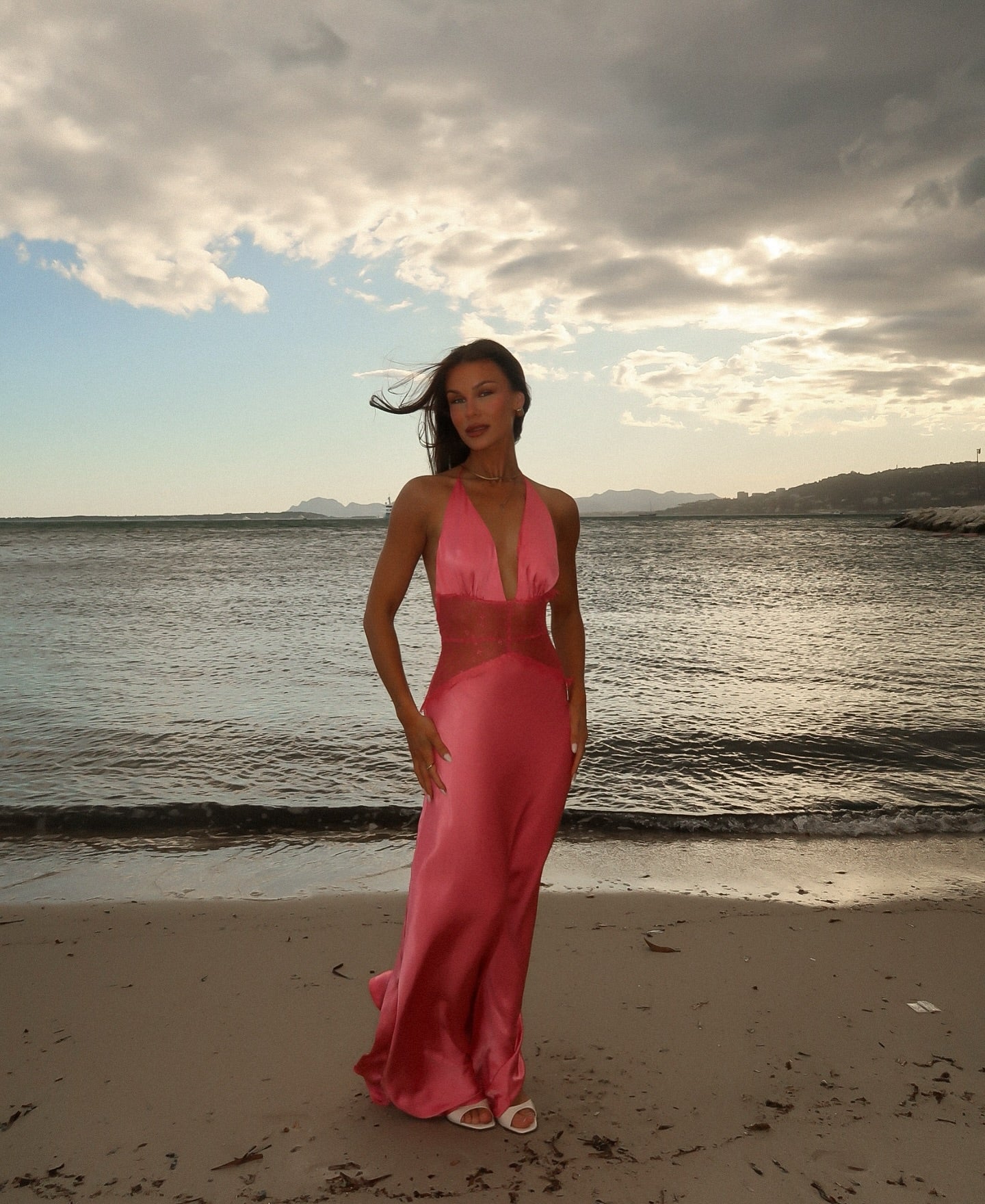 Elegantes Ballkleid-Inspiration: Langes, halbformelles Etuikleid mit Neckholder aus rosafarbenem, seidigem Satin für Teenager und Schüler der Oberstufe (AB1953)