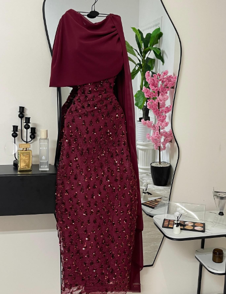 Robe de soirée élégante bleu marine à sequins avec cape, fourreau raffiné, idéale pour un bal de promo ou un dîner chic (AB2046)