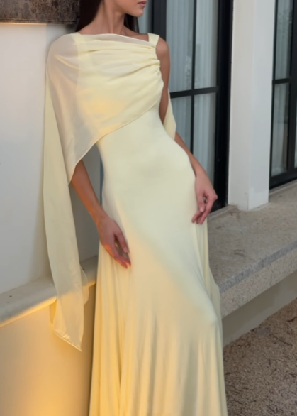 Robe de soirée longue jaune élégante, coupe sirène, col carré, cintrée, idéale pour un bal de promo ou un dîner chic (AB2050)