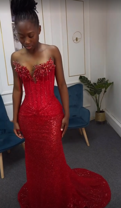 Robe de soirée sirène élégante à sequins et perles, décolleté cœur, idéale pour un bal de promo ou un dîner. Référence AB2082
