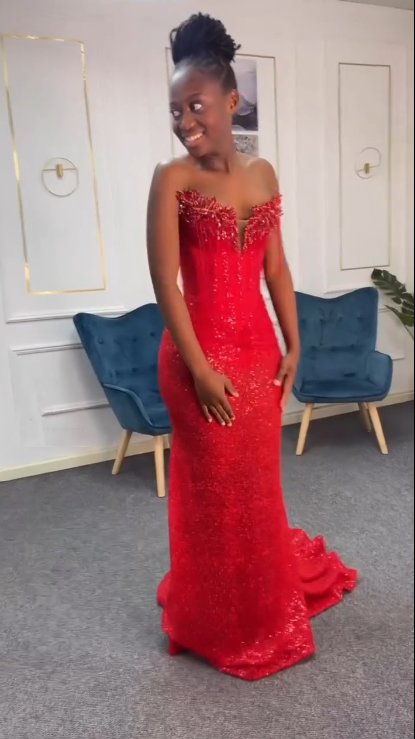 Robe de soirée sirène élégante à sequins et perles, décolleté cœur, idéale pour un bal de promo ou un dîner. Référence AB2082